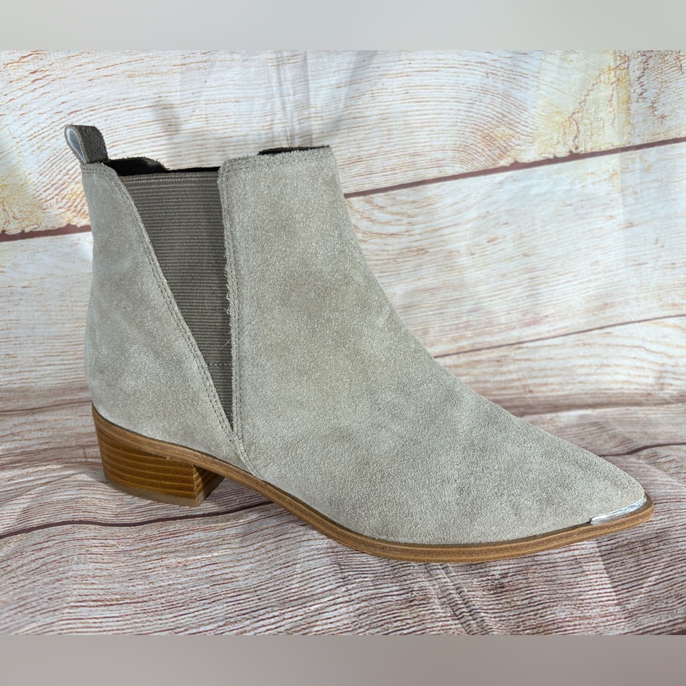 Marc Fisher Yale Women's Sz 6.5M Tan Suede Pointy Toe Pull On Ankle Boots